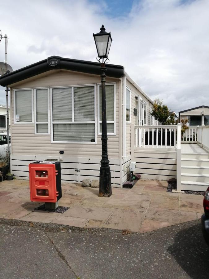 Lovely 6 Berth Caravan With Decking And Wifi In Kent, Ref 47017C Whitstable Exterior foto