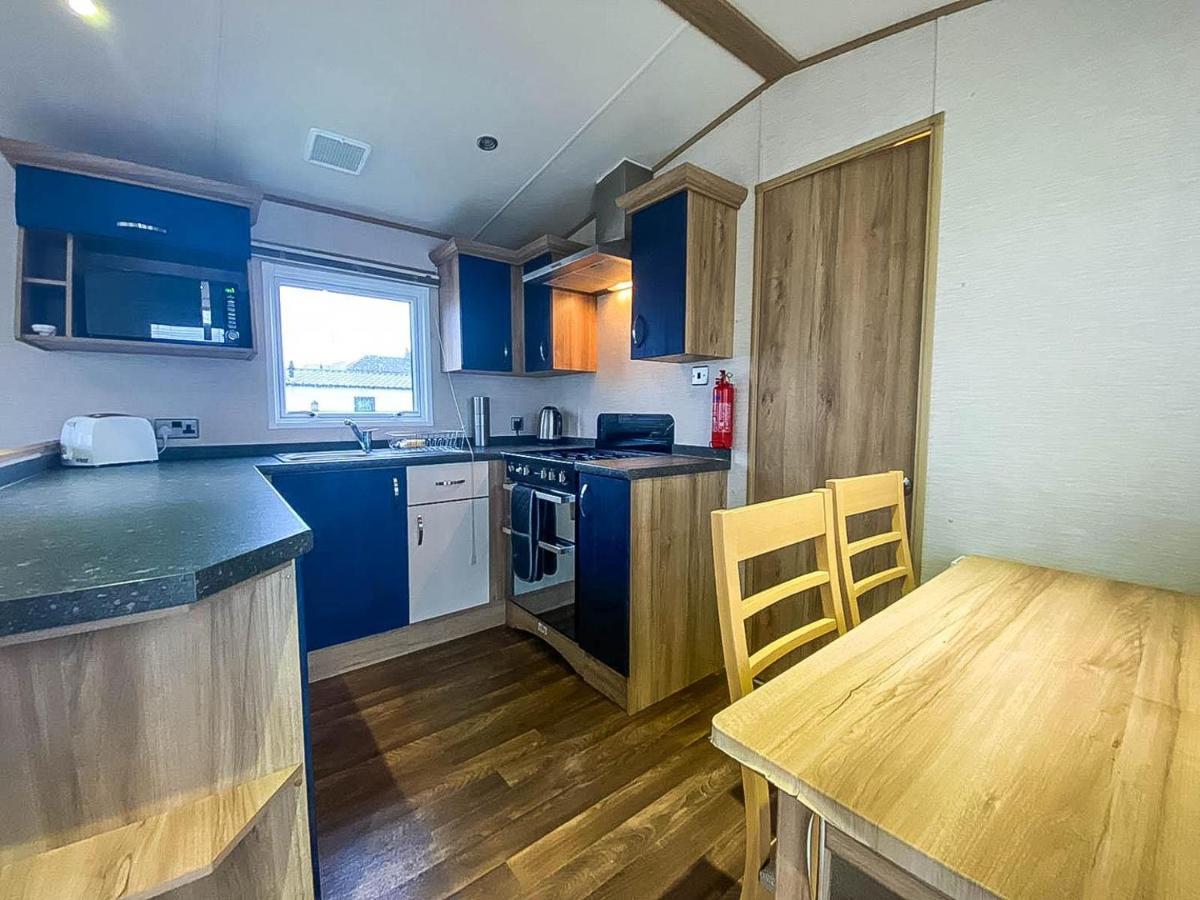 Lovely 6 Berth Caravan With Decking And Wifi In Kent, Ref 47017C Whitstable Exterior foto
