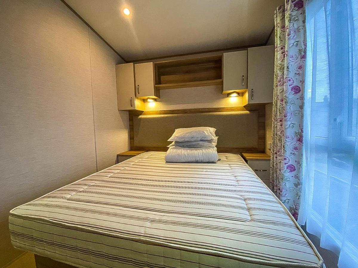 Lovely 6 Berth Caravan With Decking And Wifi In Kent, Ref 47017C Whitstable Exterior foto