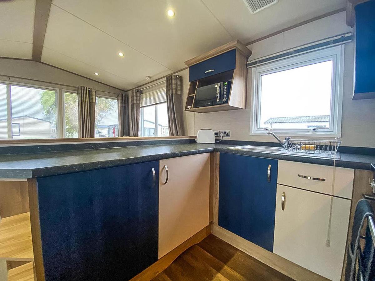 Lovely 6 Berth Caravan With Decking And Wifi In Kent, Ref 47017C Whitstable Exterior foto