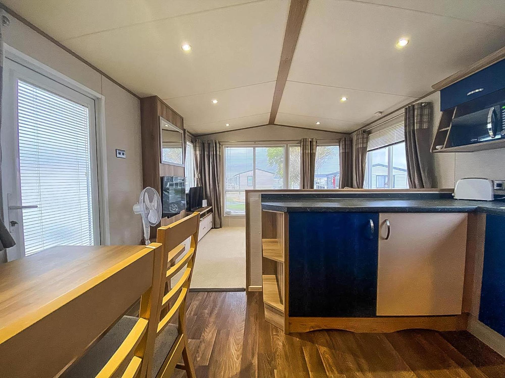 Lovely 6 Berth Caravan With Decking And Wifi In Kent, Ref 47017C Whitstable Exterior foto