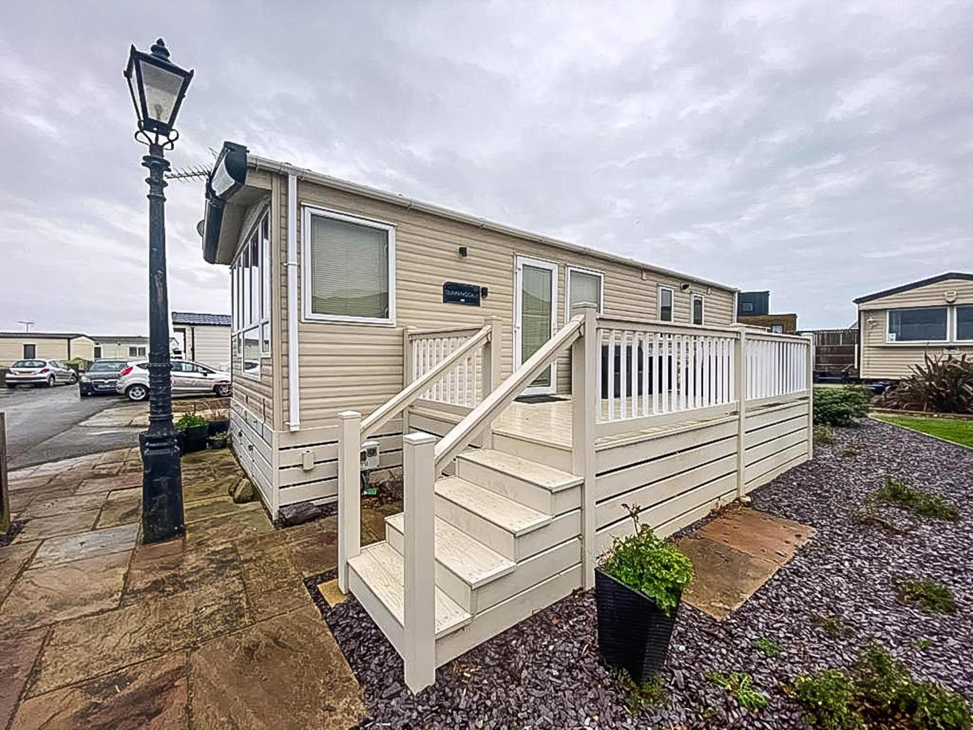 Lovely 6 Berth Caravan With Decking And Wifi In Kent, Ref 47017C Whitstable Exterior foto