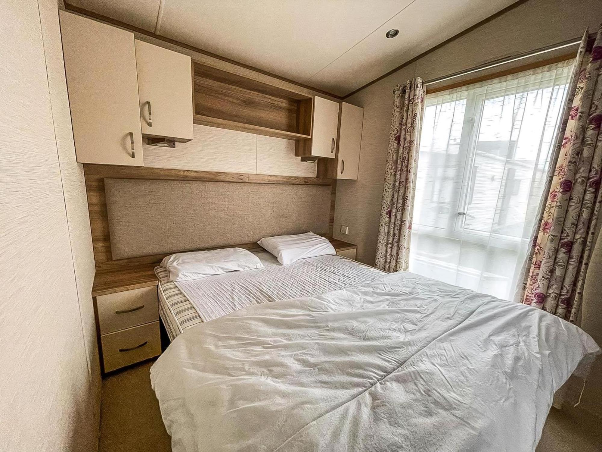 Lovely 6 Berth Caravan With Decking And Wifi In Kent, Ref 47017C Whitstable Exterior foto